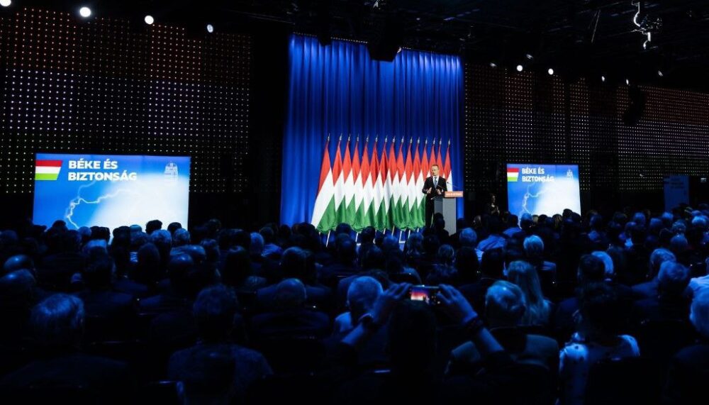 Глава МЗС Угорщини назвав НАТО “бульбашкою”