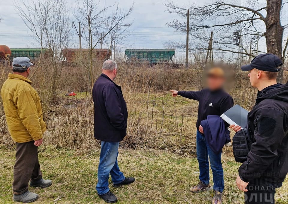 На Хмельниччині чоловік пограбував будинок сусіда-військового, поки той воював