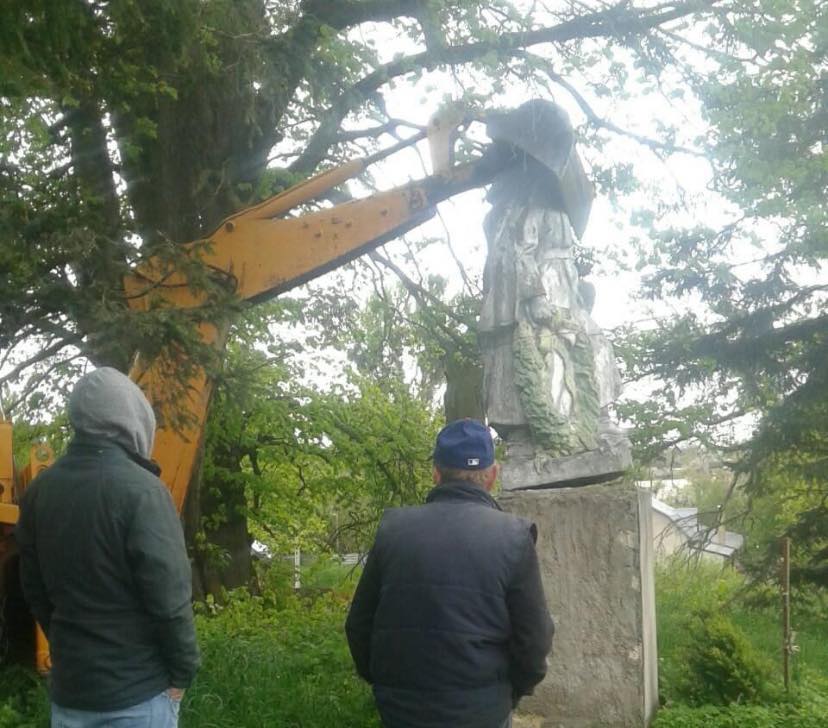 У громаді на Львівщині демонтували четвертий пам’ятник радянському солдату