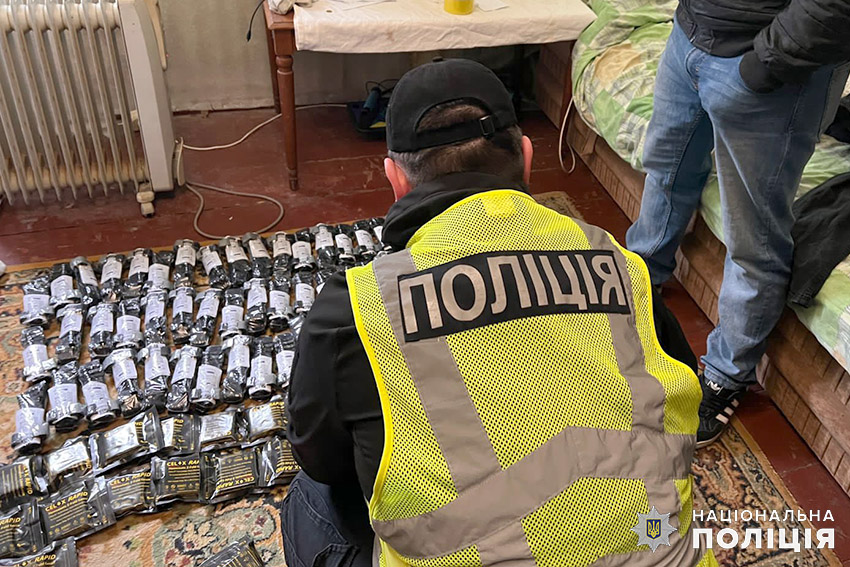 На Хмельниччині троє киян продавали гуманітарну допомогу для ЗСУ