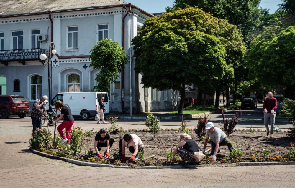 На Львівщині до дня міста переселенці долучились до толоки
