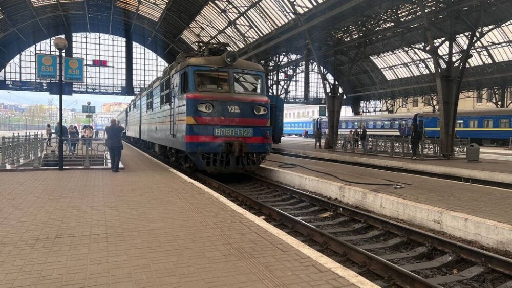До Львова без запізнень прибув поїзд із Херсона, який обстріляли росіяни