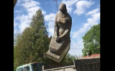 На Львівщині демонтували черговий радянський пам’ятник