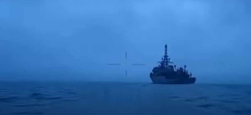 Український дрон вдарив по російському кораблю в Чорному морі