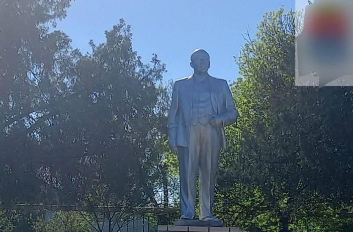 На Херсонщині окупанти відновили пам’ятник Леніну