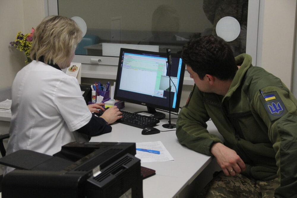 До кінця травня військово-лікарські комісії в усіх військових шпиталях перейдуть на електронну чергу