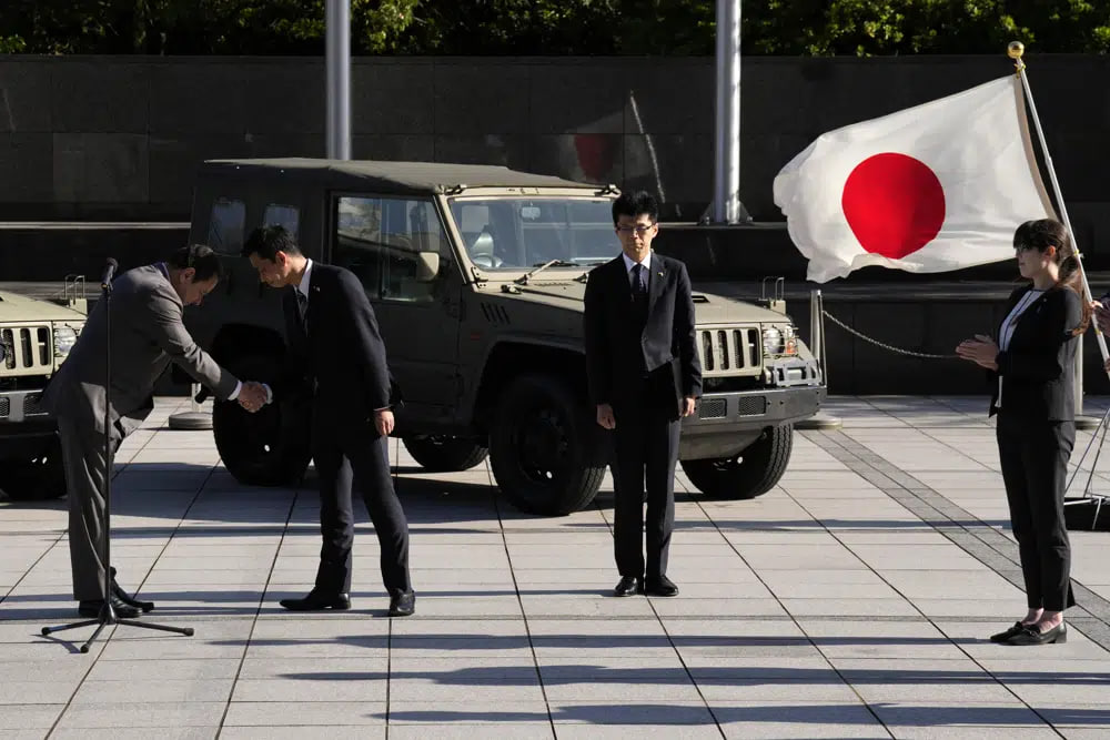 Японія передала Україні 100 військових автомобілів