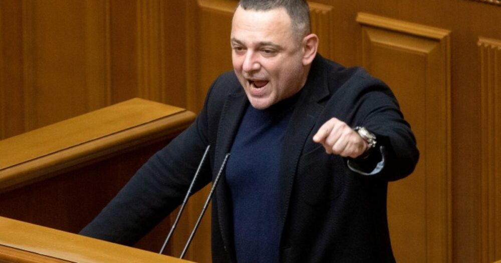 Депутат Бужанський відмовився спілкуватися українською та «напав» на ведучого