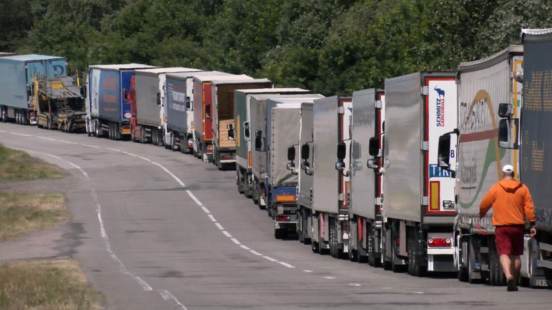 На польскому кордоні заблоковано рух вантажівок з України