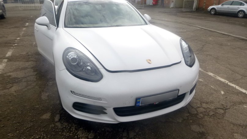 У Львові виявили Porsche Panamera, яке перебуває у розшуку Інтерполу