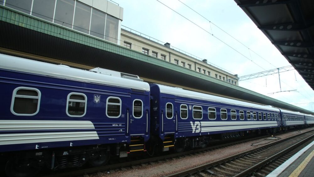 Потяги львівського напрямку відновили рух після російських обстрілів