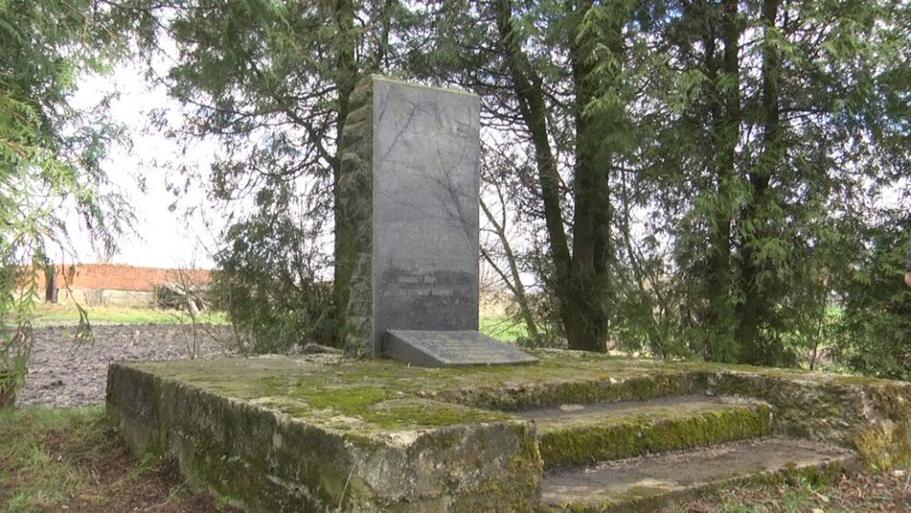 На Хмельниччині демонтували радянський пам’ятник