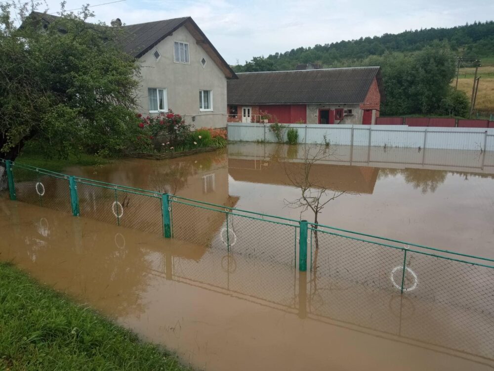 На Франківщині внаслідок негоди підтопило село