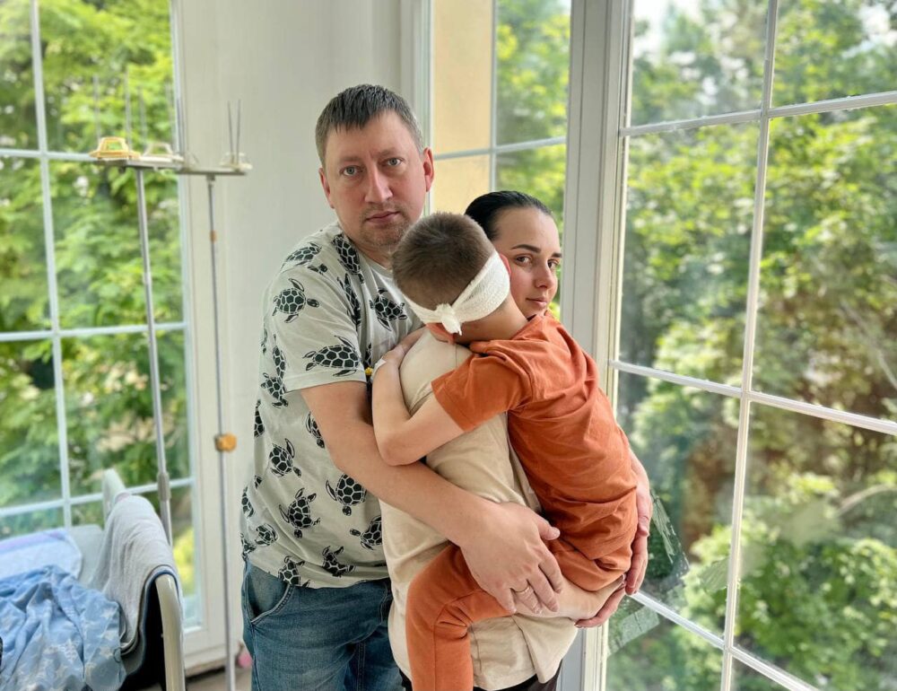 Львівські лікарі прооперували 7-річну дитину з вродженою вадою ока