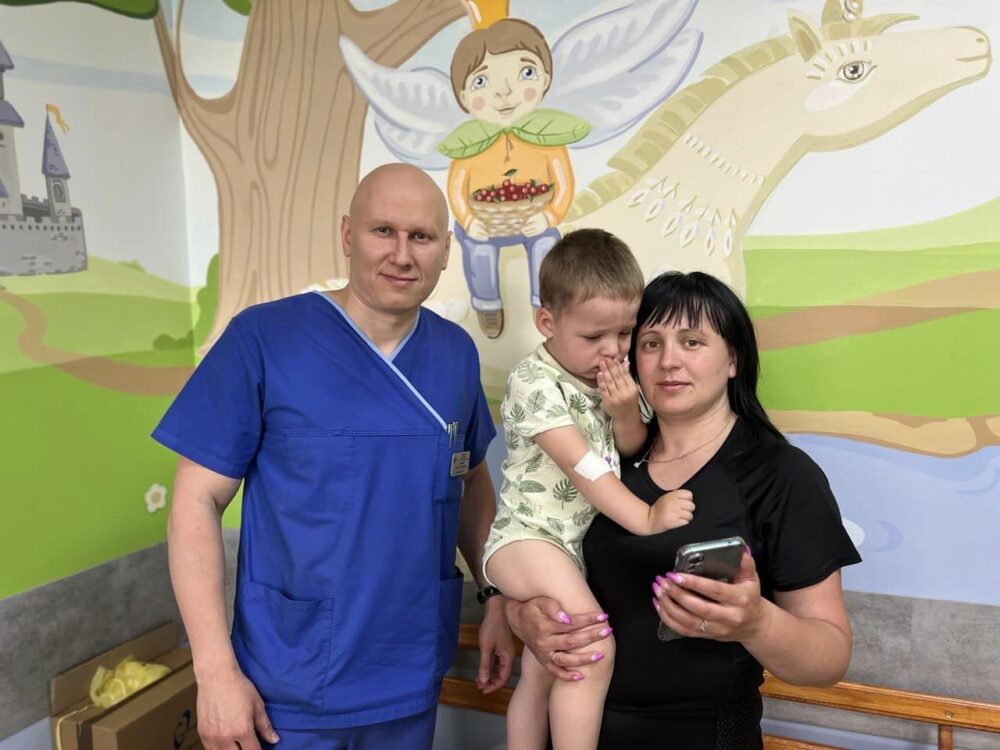 Медики у Львові вилікували дитину, у якої діагностували запалення кісткового мозку
