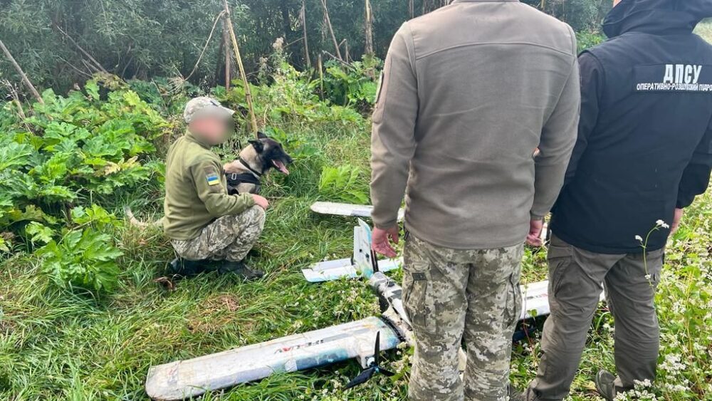 На Львівщині контрабандисти дронами переправляли сигарети за кордон