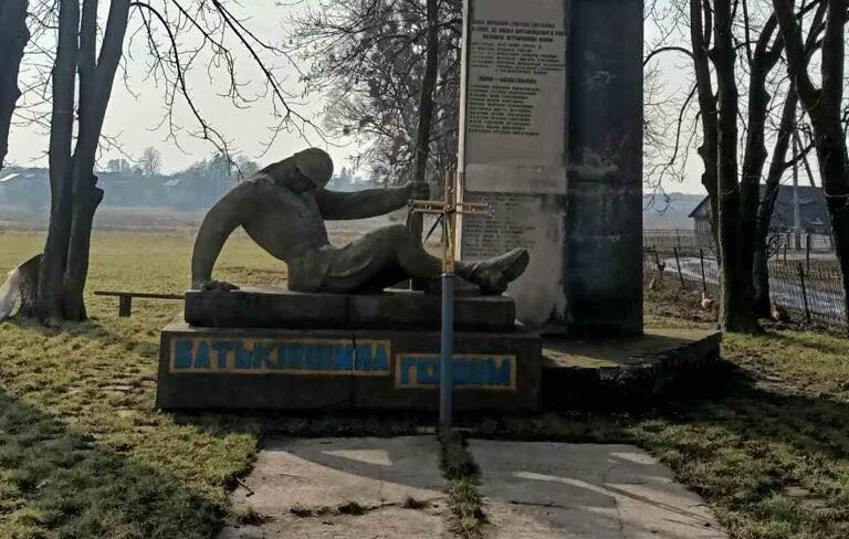 На Львівщині демонтували ще два радянських пам’ятники