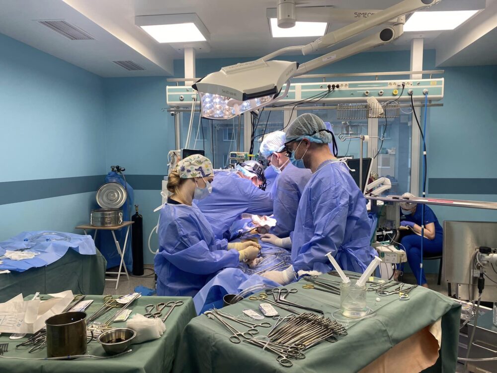 Львівські хірурги прооперували серце через 5-сантиметровий розріз