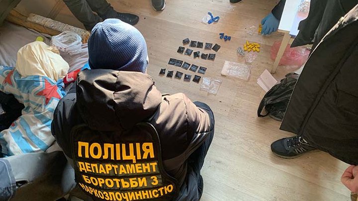 Вчителька на Тернопільщині збувала наркотики
