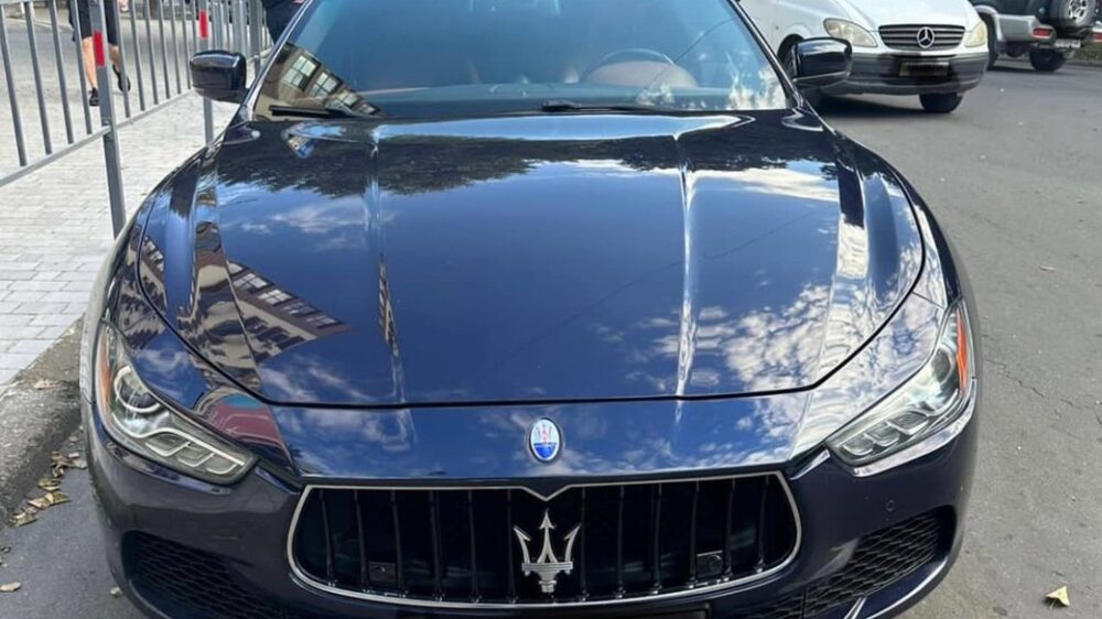 У Франківську зупинили автівку Maserati, яка перебувала у розшуку