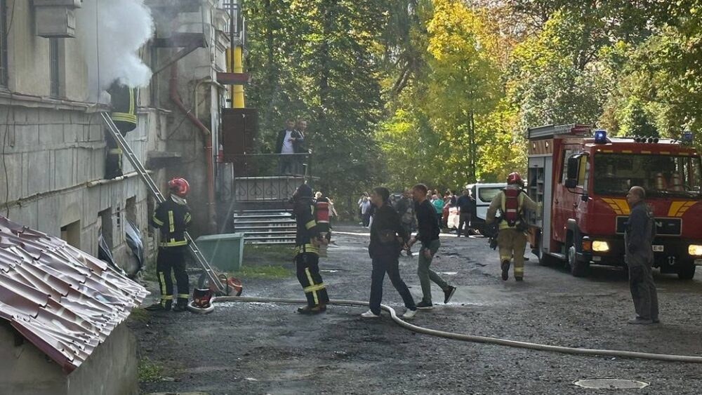 У Львові горіло складське приміщення пологового будинку