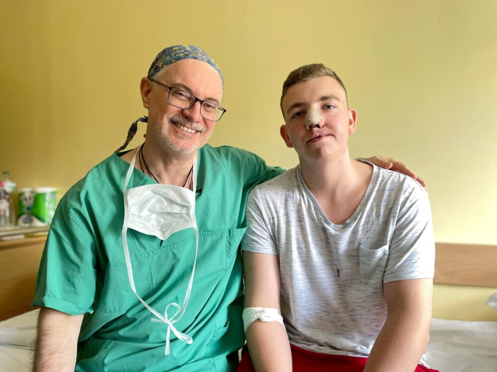 У Львові турецький хірург прооперував хлопця, який не міг нормально дихати