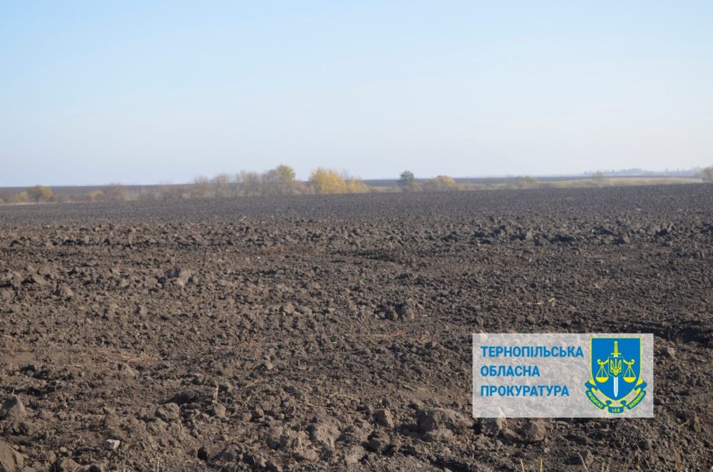 На Тернопільщині в громадянки Росії конфіскували земельні ділянки