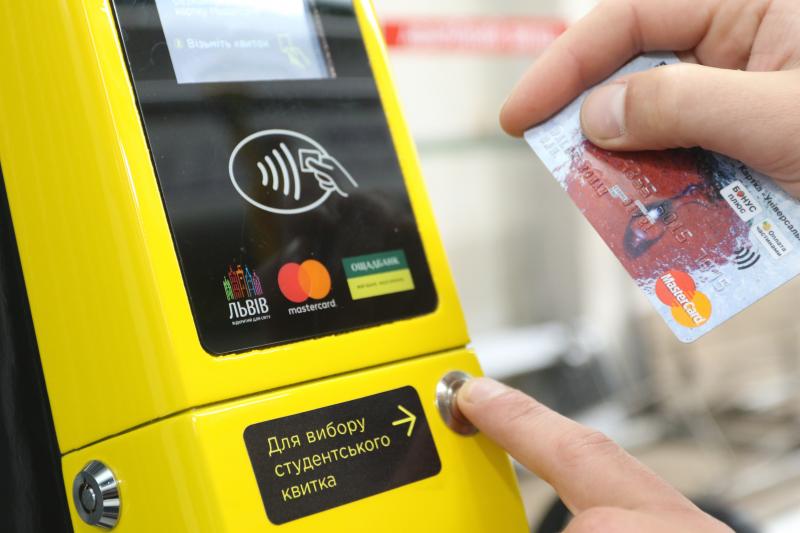 На Львівщині вперше в Україні почала діяти система е-квитка в обласному громадському транспорті