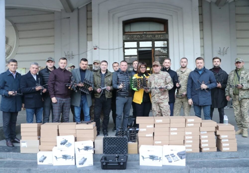 Зі Львівщини на фронт передали 146 дронів