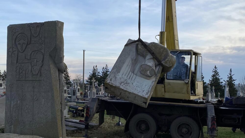 На Львівщині знесли ще 12 радянських пам’ятники