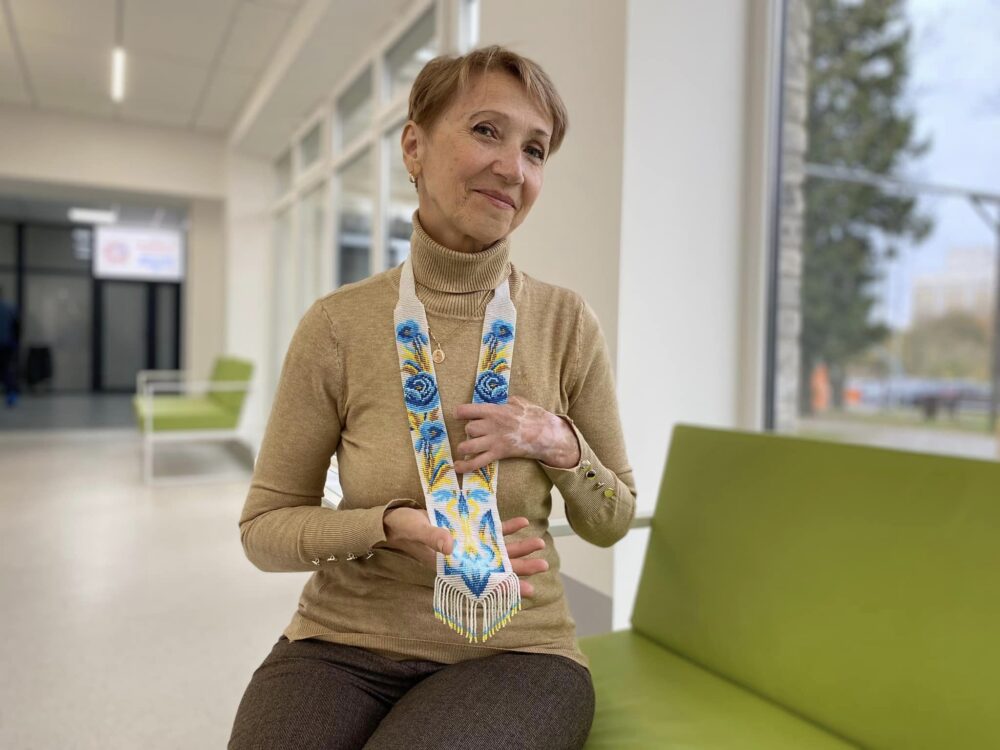 Лікарі у Львові врятували жінці понівечену в січкарні руку