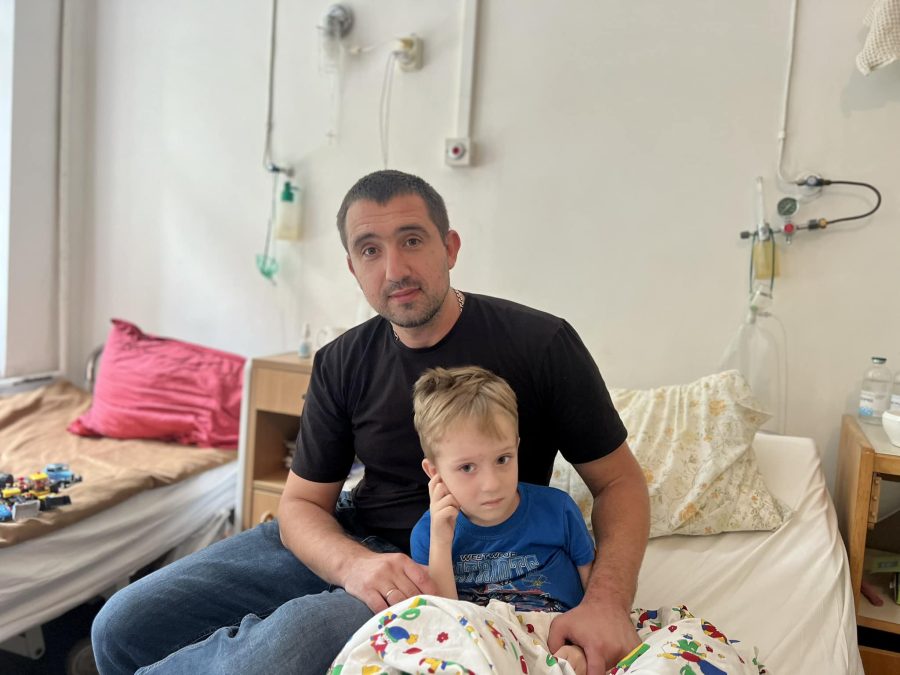 Львівські лікарі врятували хлопчика з важким випадком двобічної пневмонії