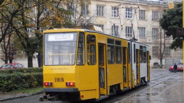 У Львові водій трамвая вшанував хвилиною мовчання загиблих захисників