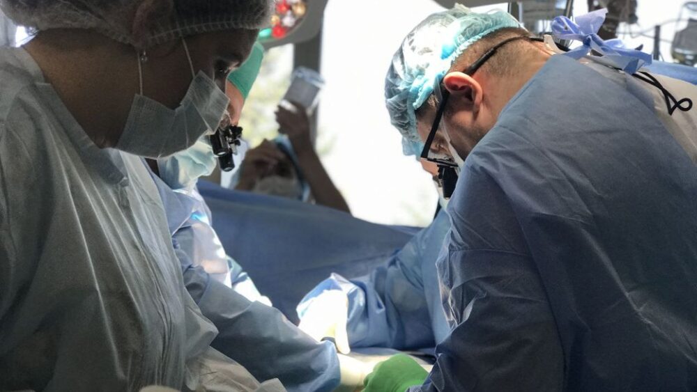 Тернопільські медики провели пересадку нирок від одного донора двом різним пацієнтам
