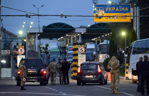 У Львові судили поляка, який ввозив 19 авто під виглядом гумдопомоги