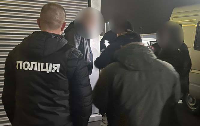 На Тернопільщині поліція затримала банду, яка займалася вивезенням ухилянтів за кордон