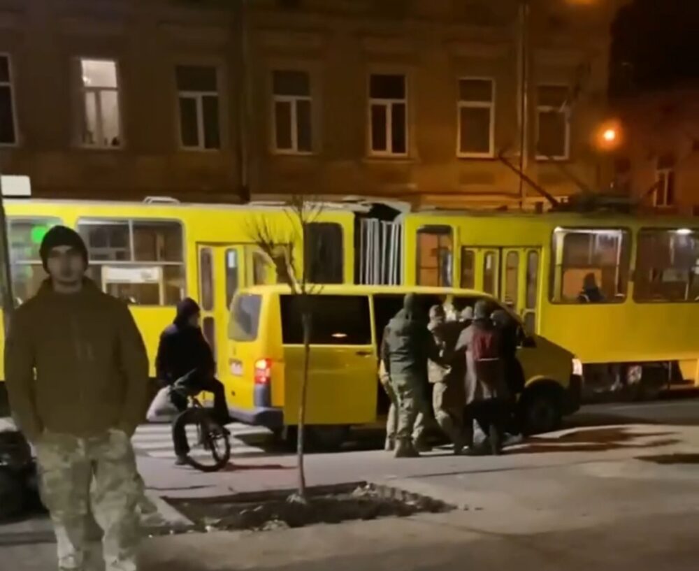 У Львівському ТЦК та СП відреагували на скандал зі затриманням чоловіка
