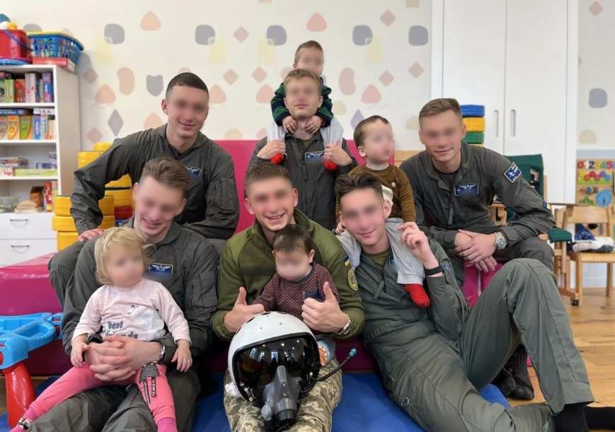 На Львівщині майбутні військові пілоти стали хрещеними для дітей, які втратили батьків