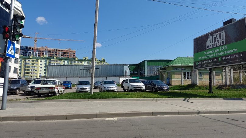 Міськрада готує до продажу під забудову паркувальний майданчик на вулиці Зеленій у Львові
