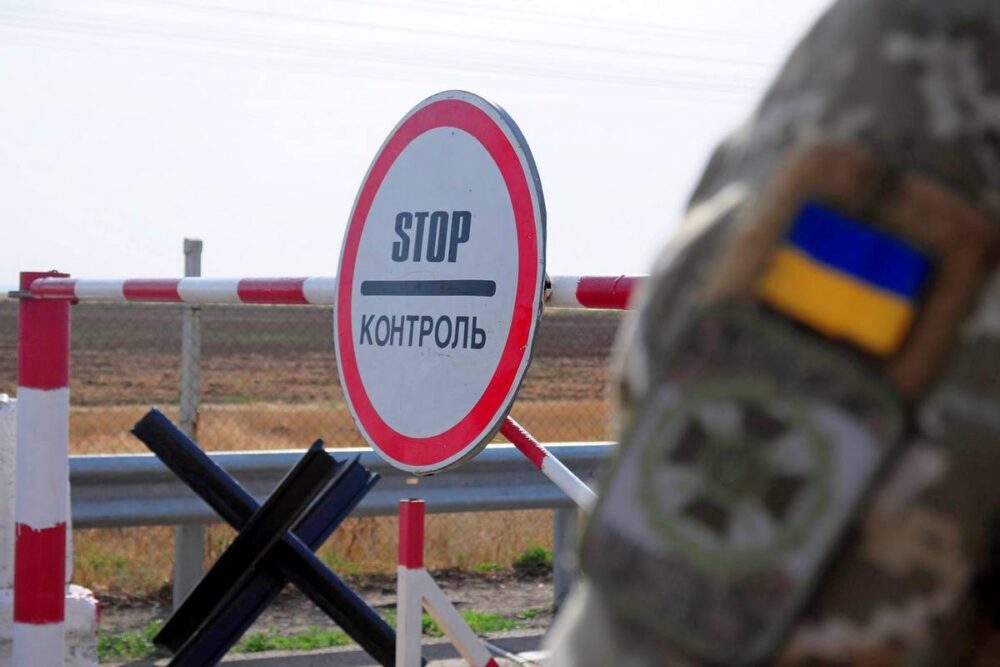Волонтери скаржаться на проблеми під час перетину кордону на Львівщині