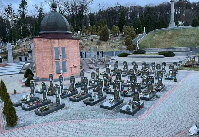 На Львівщині на могилах загиблих військових встановили пам’ятні знаки