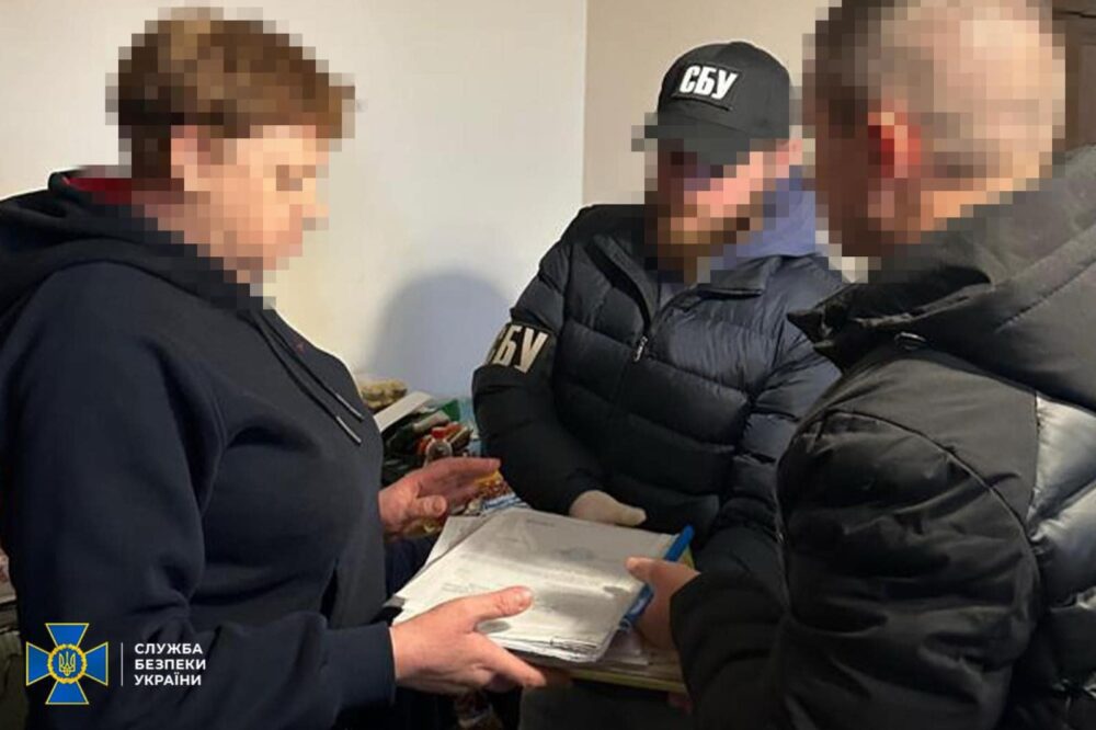 На Львівщині затримали ексчиновницю, яка допомагала депортувати дітей з Херсона до РФ