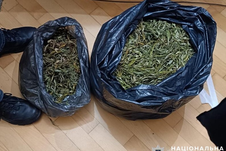 У чоловіка на Львівщині знайшли наркотики на мільйон гривень