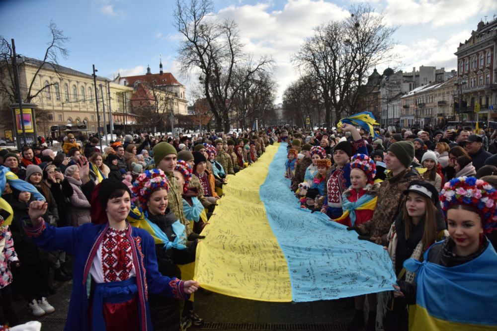 У Львові встановили рекорд – найбільший прапор з підписами військових