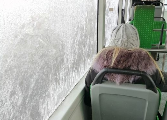 Львів’яни масово скаржаться на холод у громадському транспорті