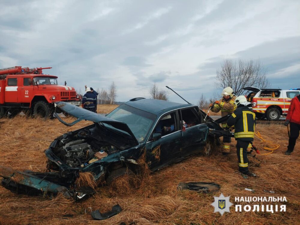 Внаслідок ДТП на Франківщині загинув водій