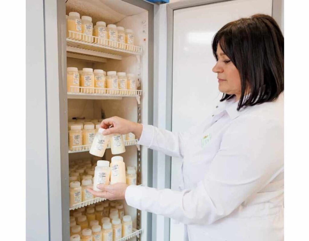 У Львові жінка надала перинатальному центру 78,5 літрів молока