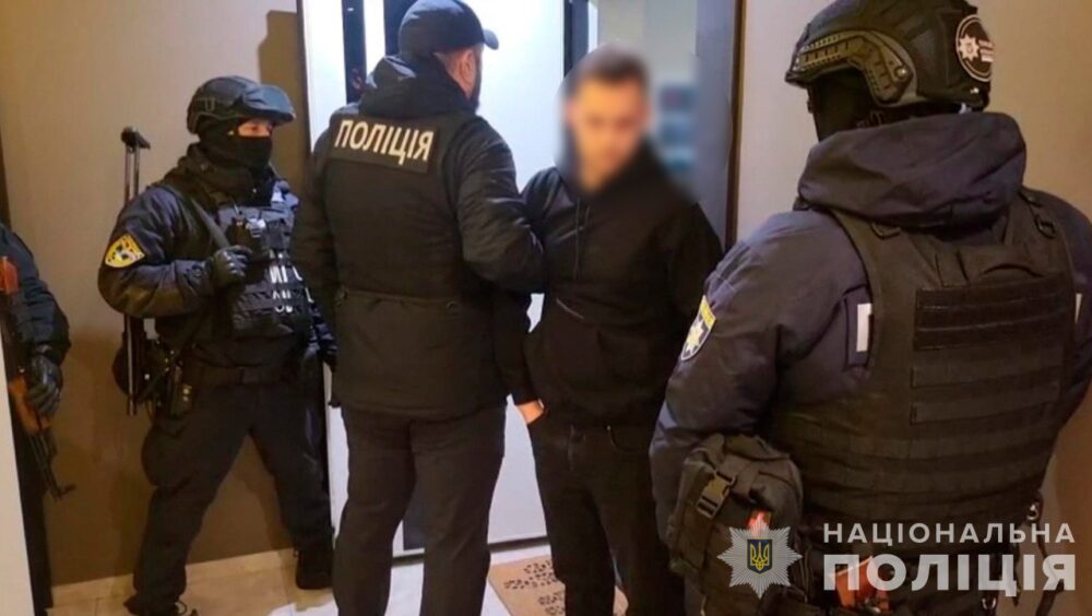 Банду, яка ошукала українців на понад 45 млн гривень, затримали