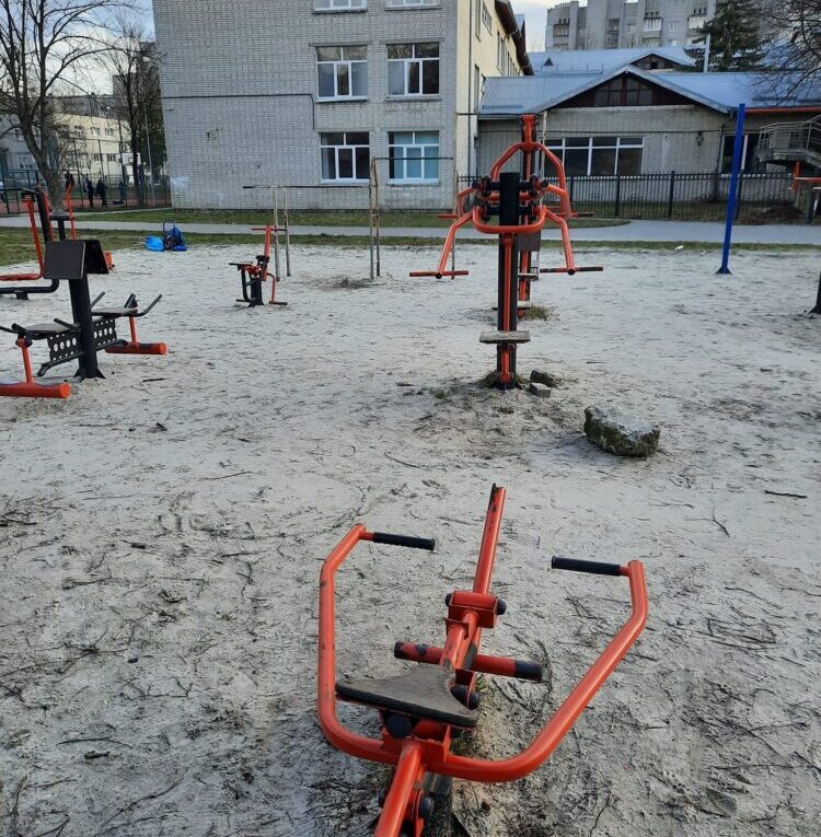 Дитина у Львові травмувалася через несправний тренажер на території школи