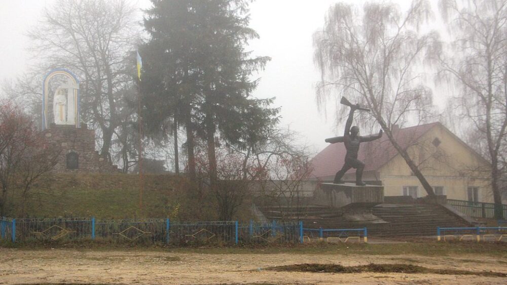 На Тернопільщині демонтують радянський пам’ятник